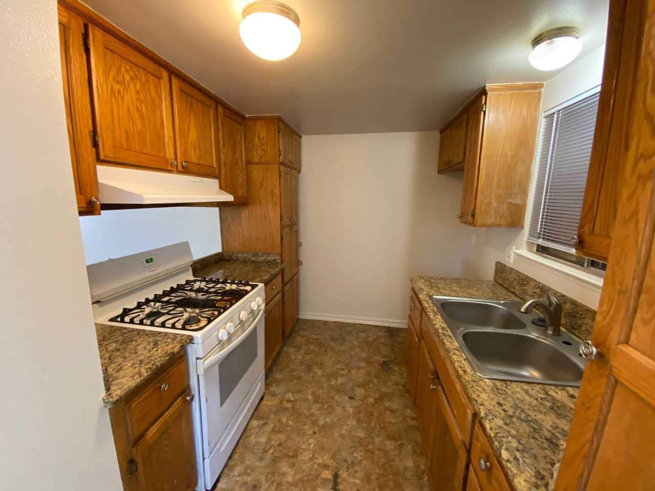 5674 Hillsdale Blvd - Photo 6 of 14