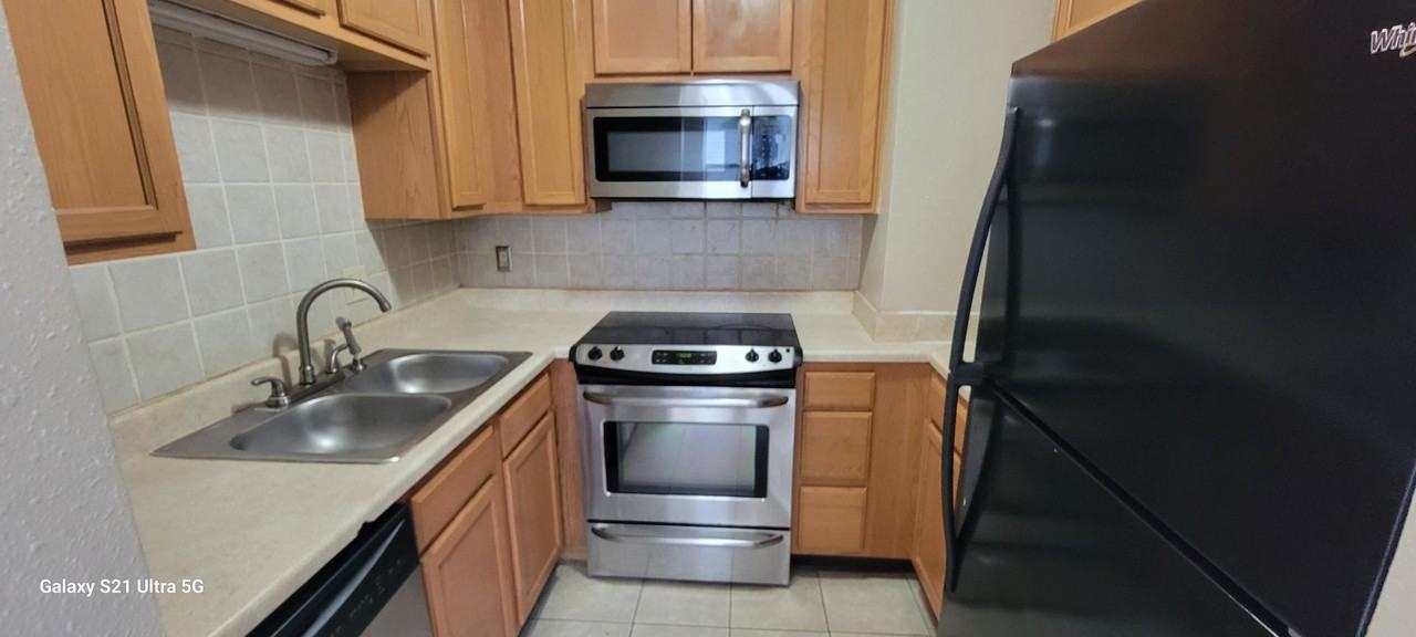 402 Shadow Oaks Dr - Photo 2 of 4