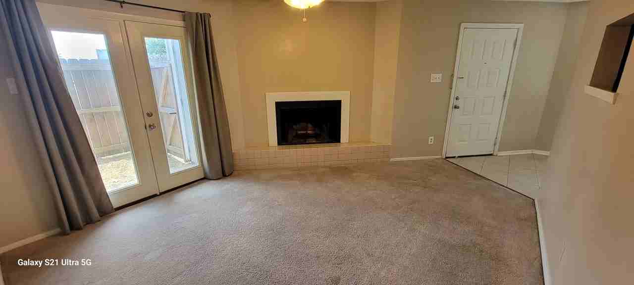 402 Shadow Oaks Dr - Photo 3 of 4