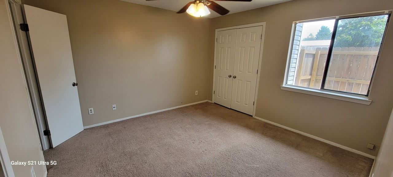 402 Shadow Oaks Dr - Photo 4 of 4