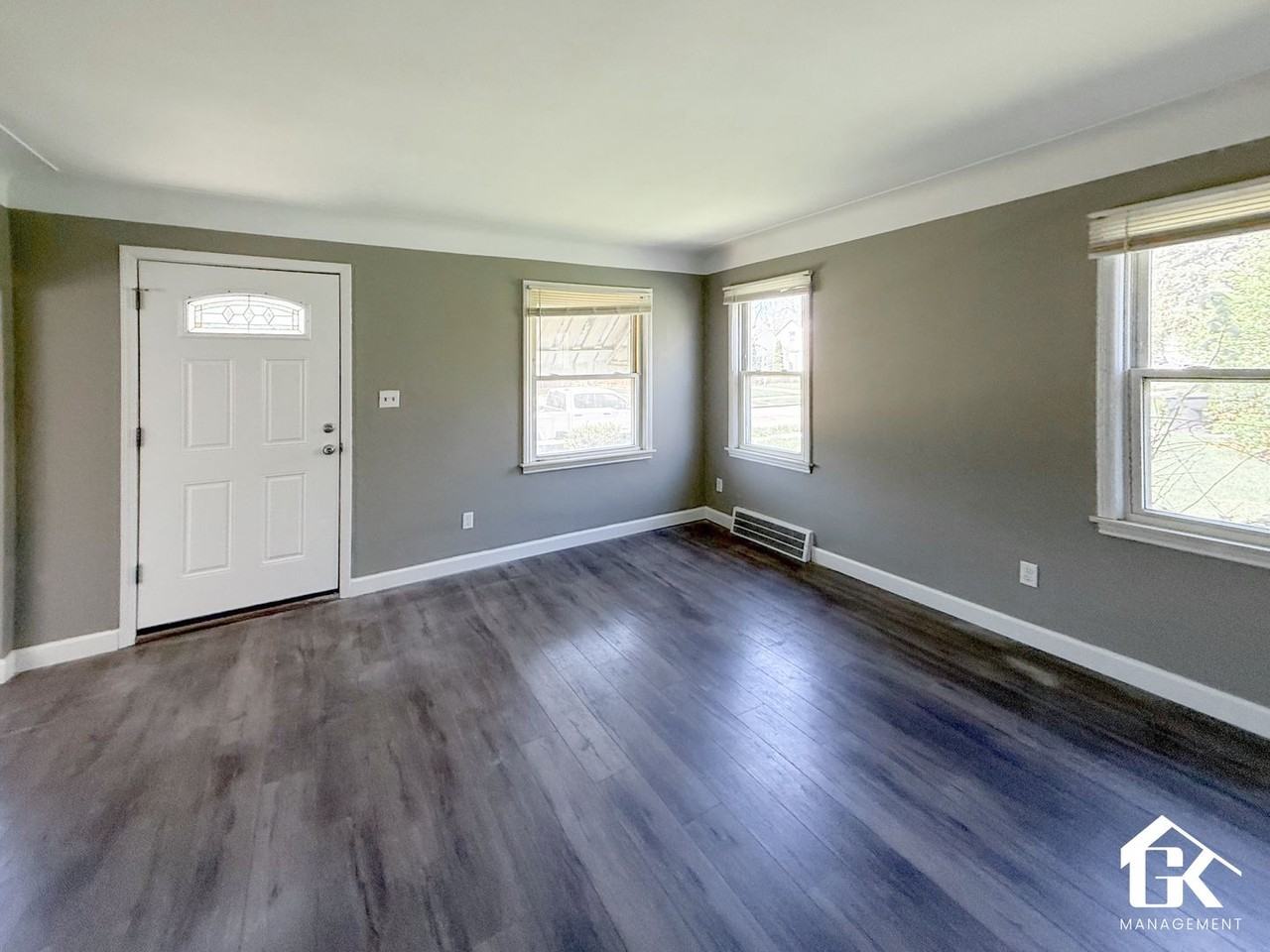 7708 Penrod St - Photo 5 of 25