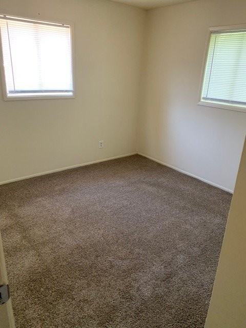 1990 Knight Ln - Photo 4 of 10