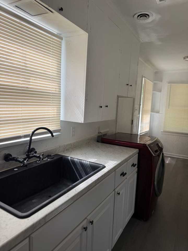 3628 Sumner St - Photo 2 of 6