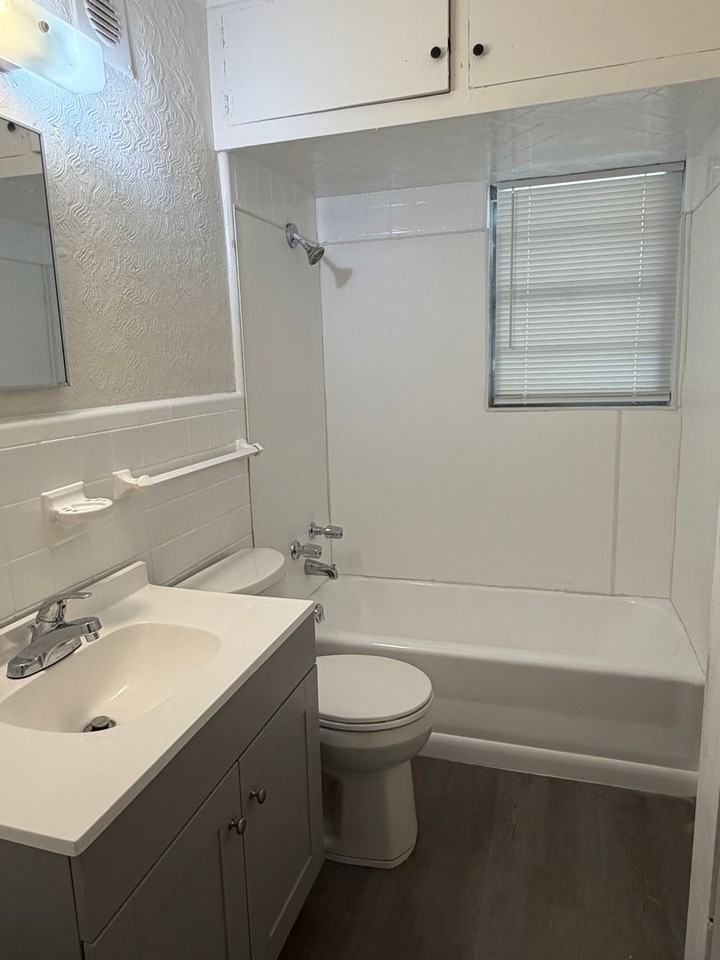 3628 Sumner St - Photo 3 of 6