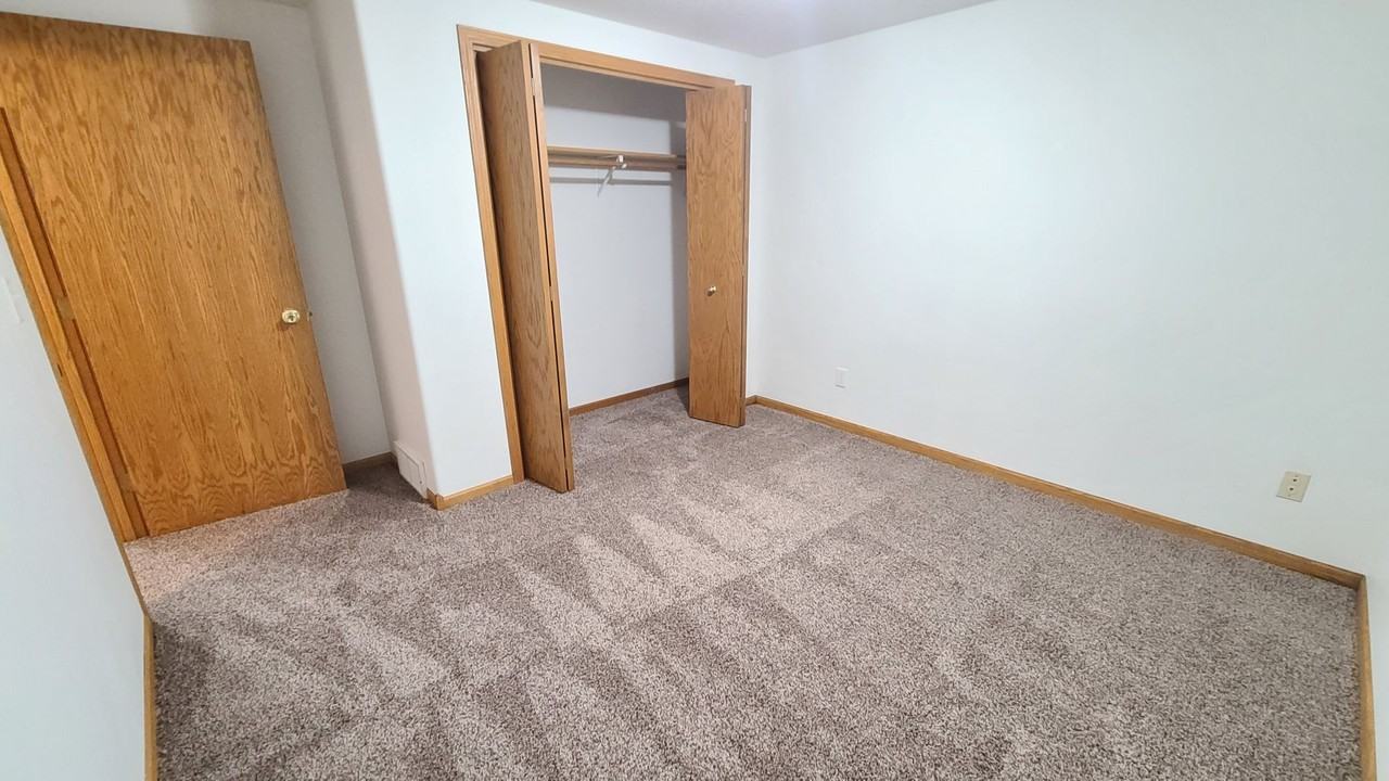 1619 51st St S - Photo 3 of 25