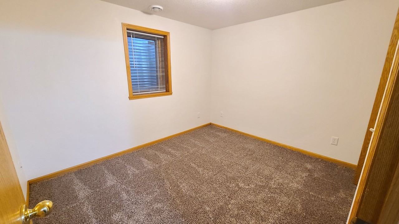 1619 51st St S - Photo 4 of 25