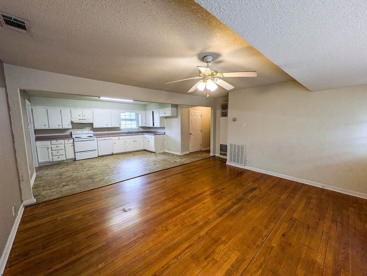 306 Bridal Wreath Ave - Photo 4 of 17