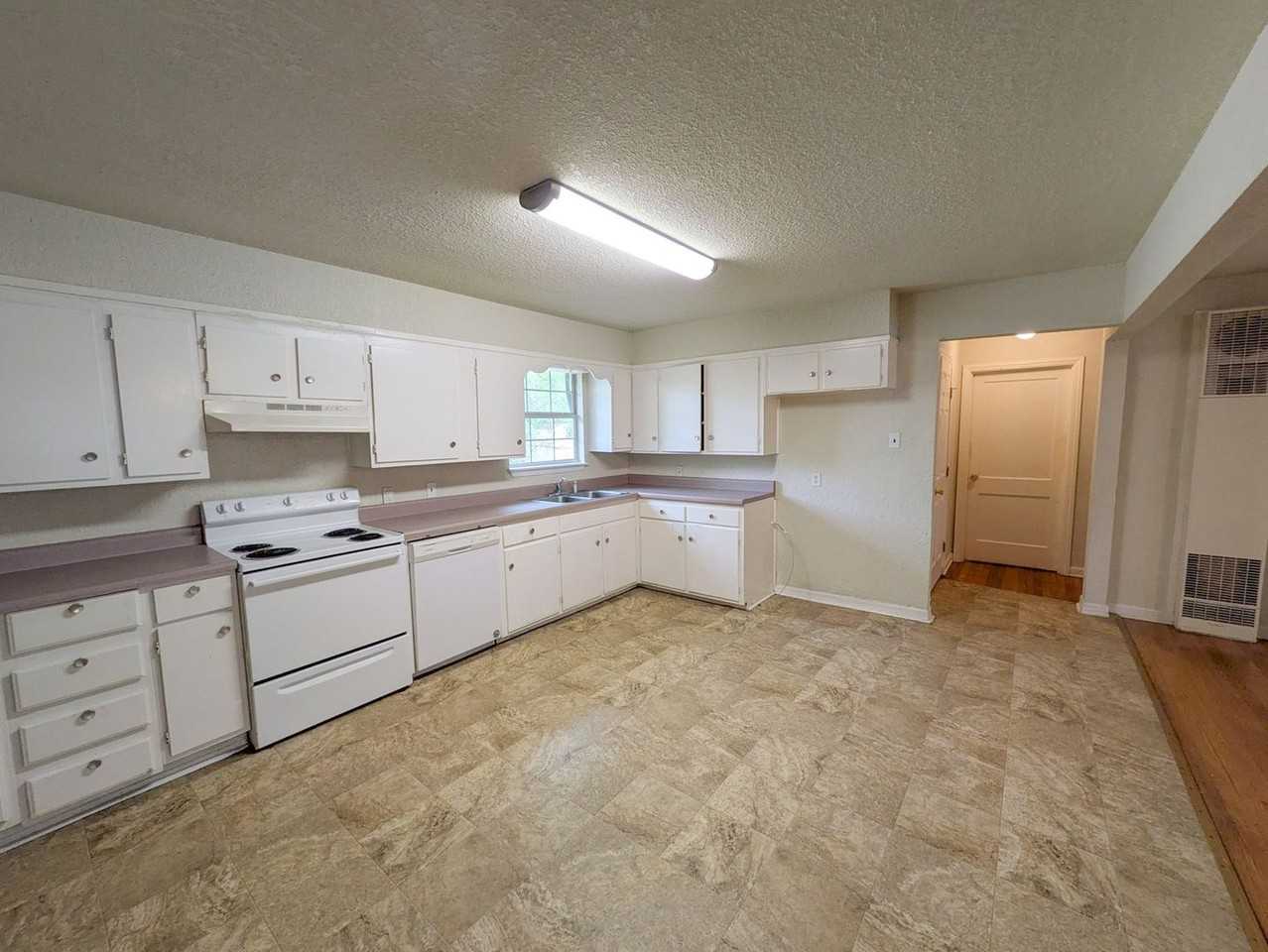 306 Bridal Wreath Ave - Photo 5 of 17