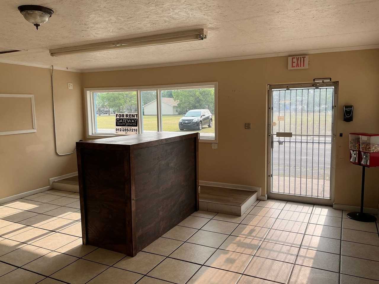 1021 S Georgia Pkwy E - Photo 3 of 10