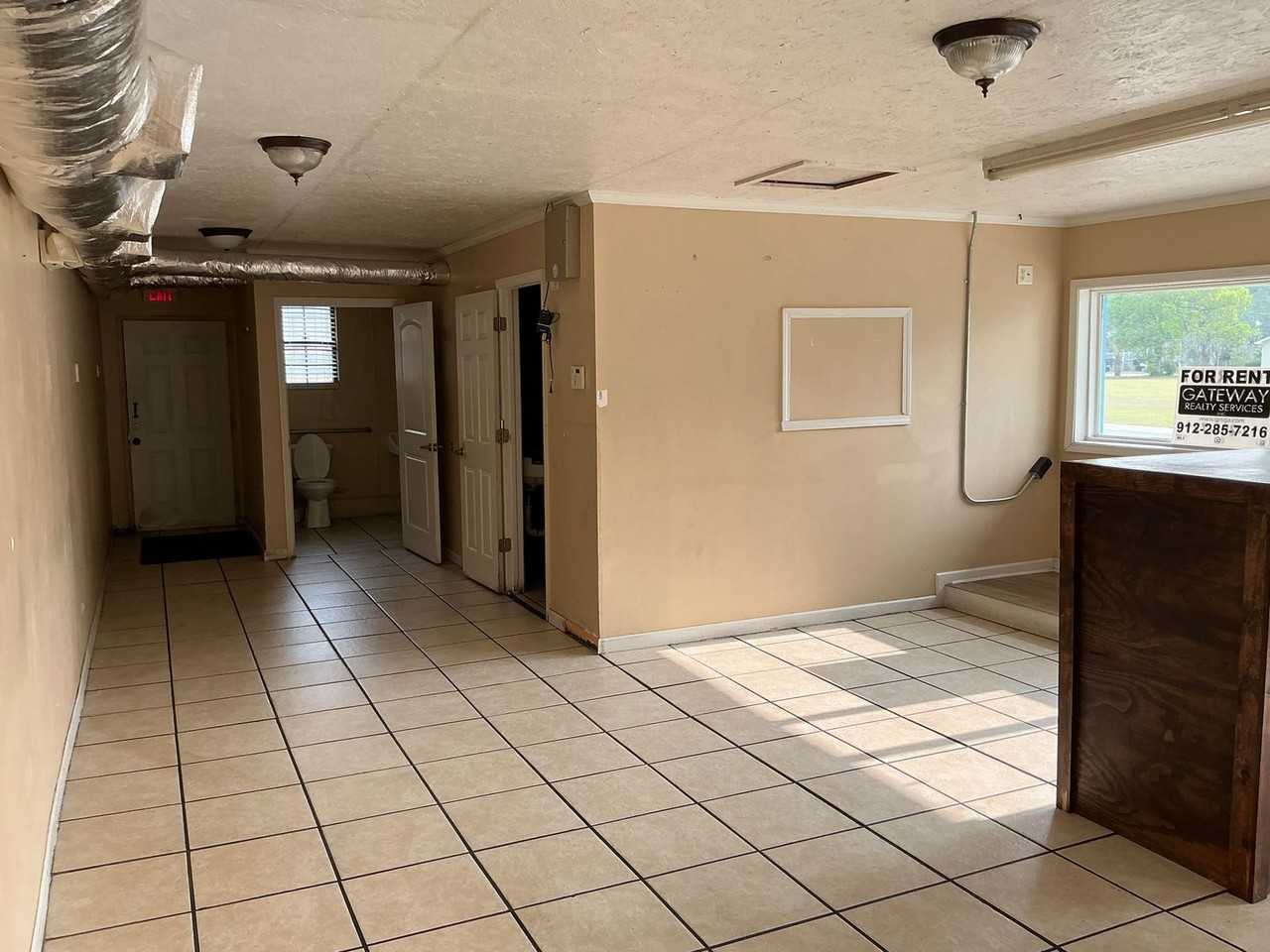 1021 S Georgia Pkwy E - Photo 4 of 10