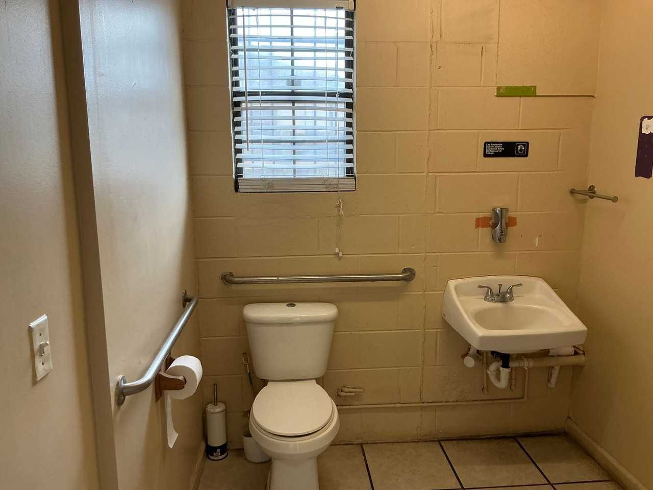 1021 S Georgia Pkwy E - Photo 6 of 10