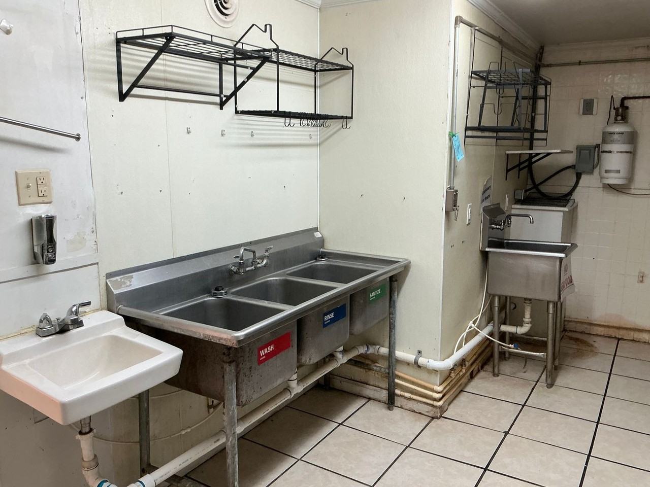 1021 S Georgia Pkwy E - Photo 7 of 10