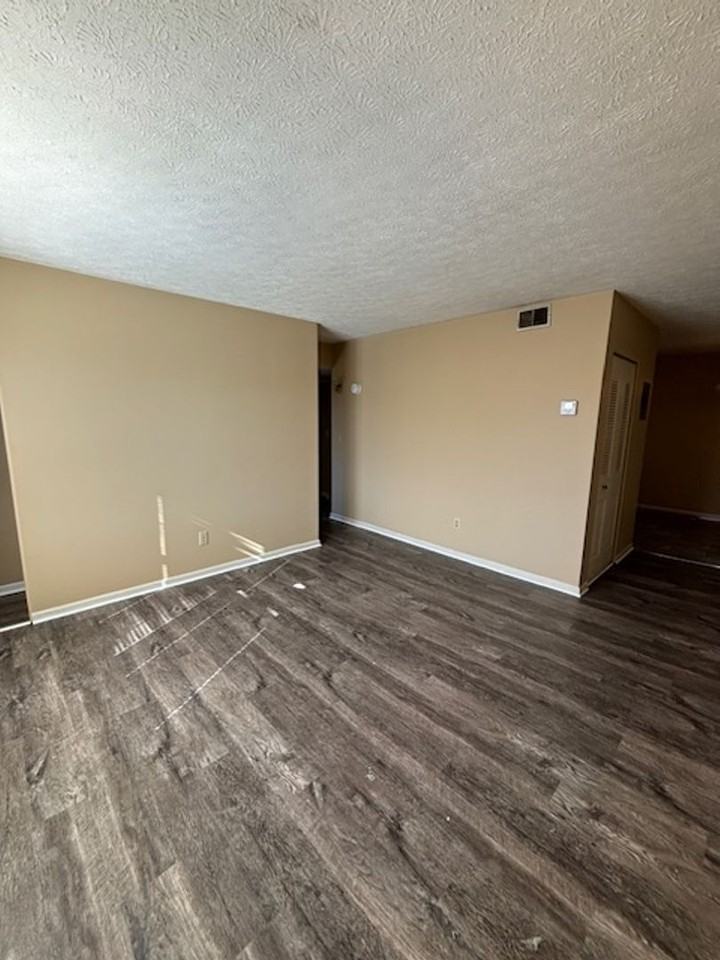 409 Shelby Ave #3 - Photo 2 of 4