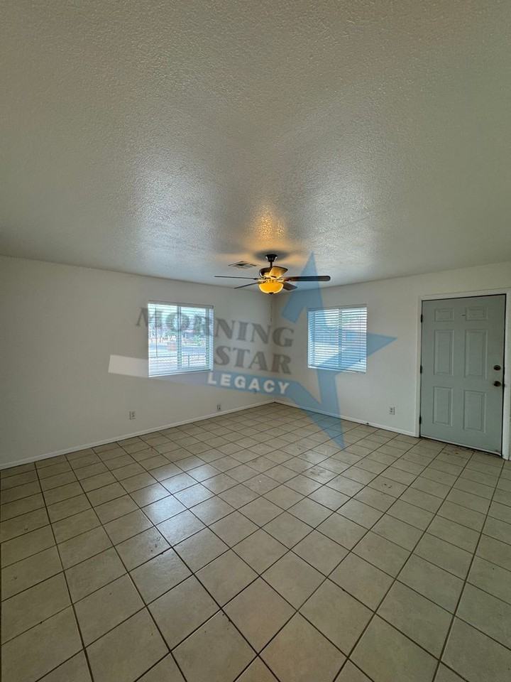 1101 2nd St #B - Photo 3 of 23