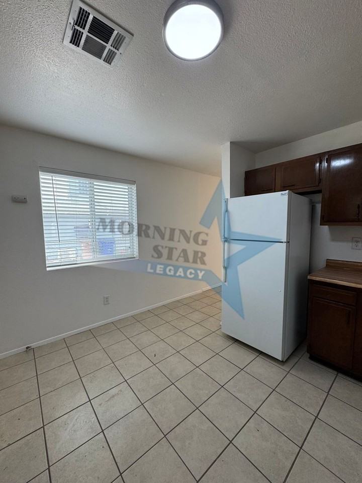 1101 2nd St #B - Photo 7 of 23