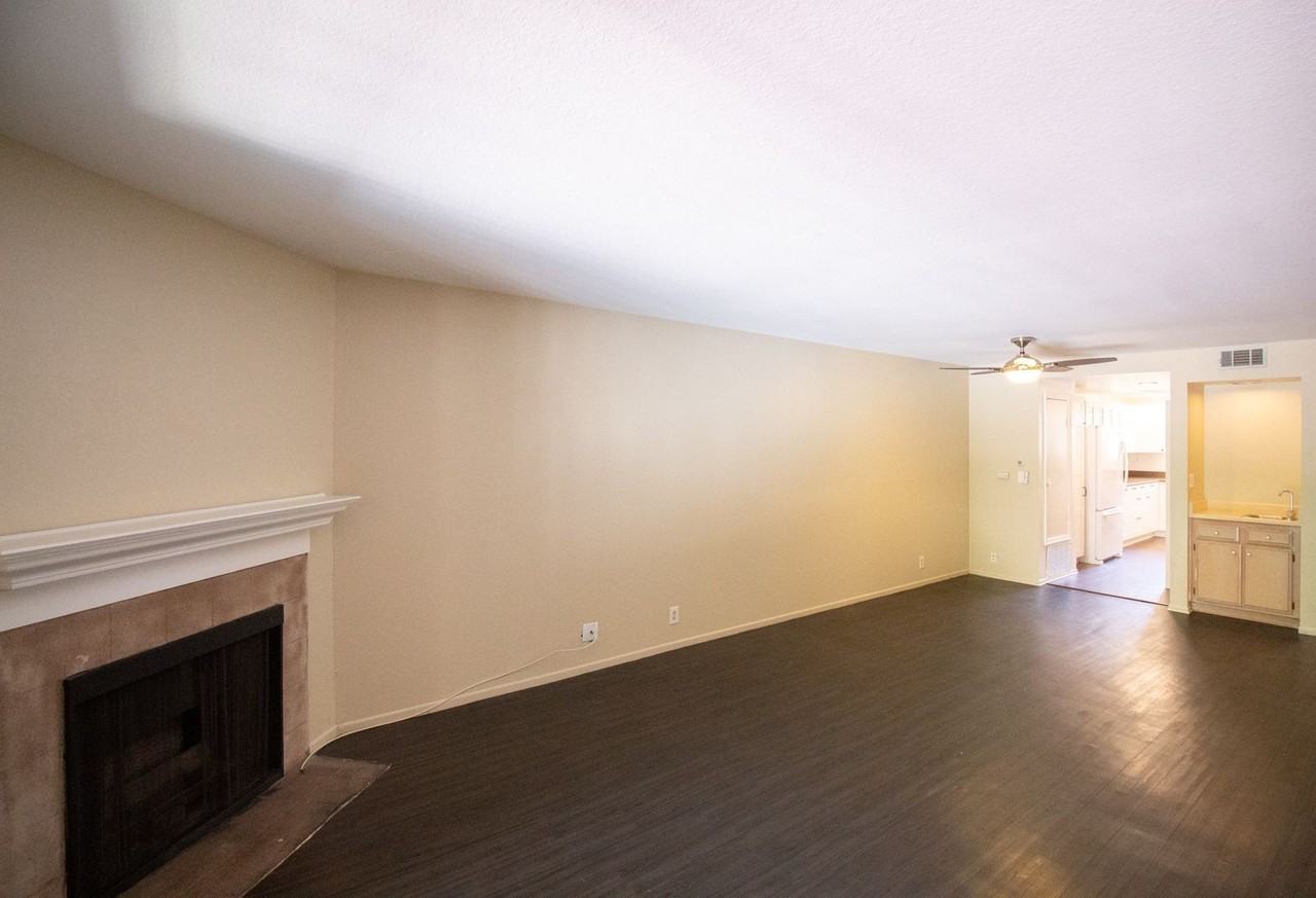 2001 E 21st St - Photo 4 of 15