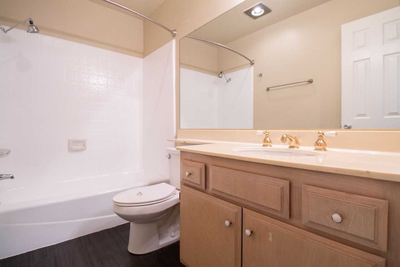 2001 E 21st St - Photo 6 of 15