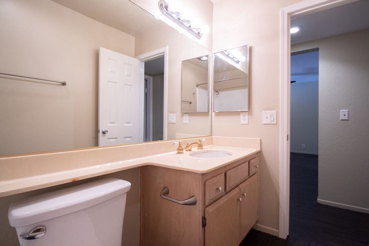 2001 E 21st St - Photo 7 of 15