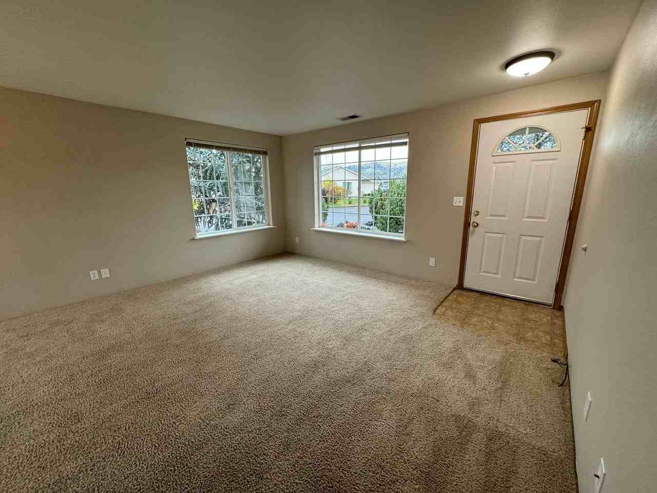 2516 Castle Ave - Photo 5 of 16