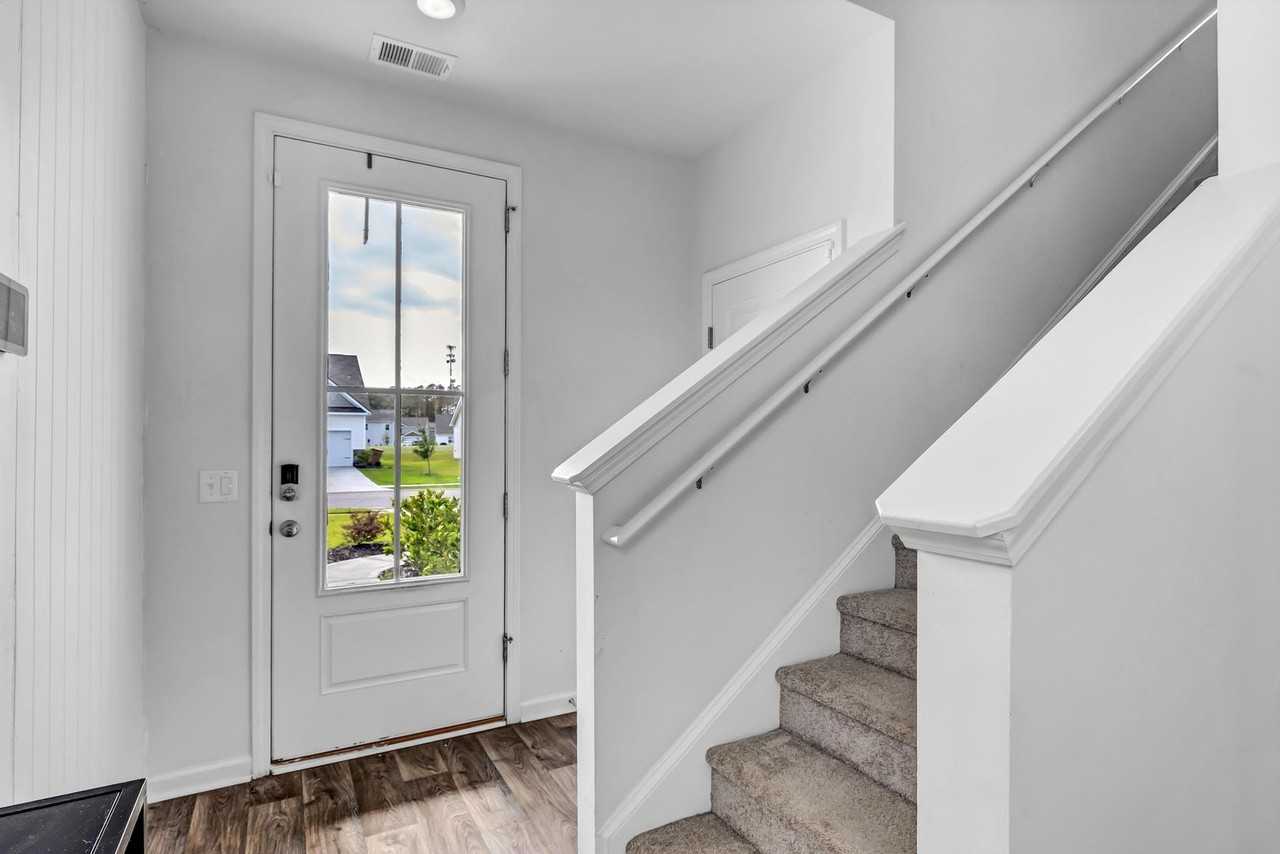 278 Hogan Dr - Photo 5 of 41