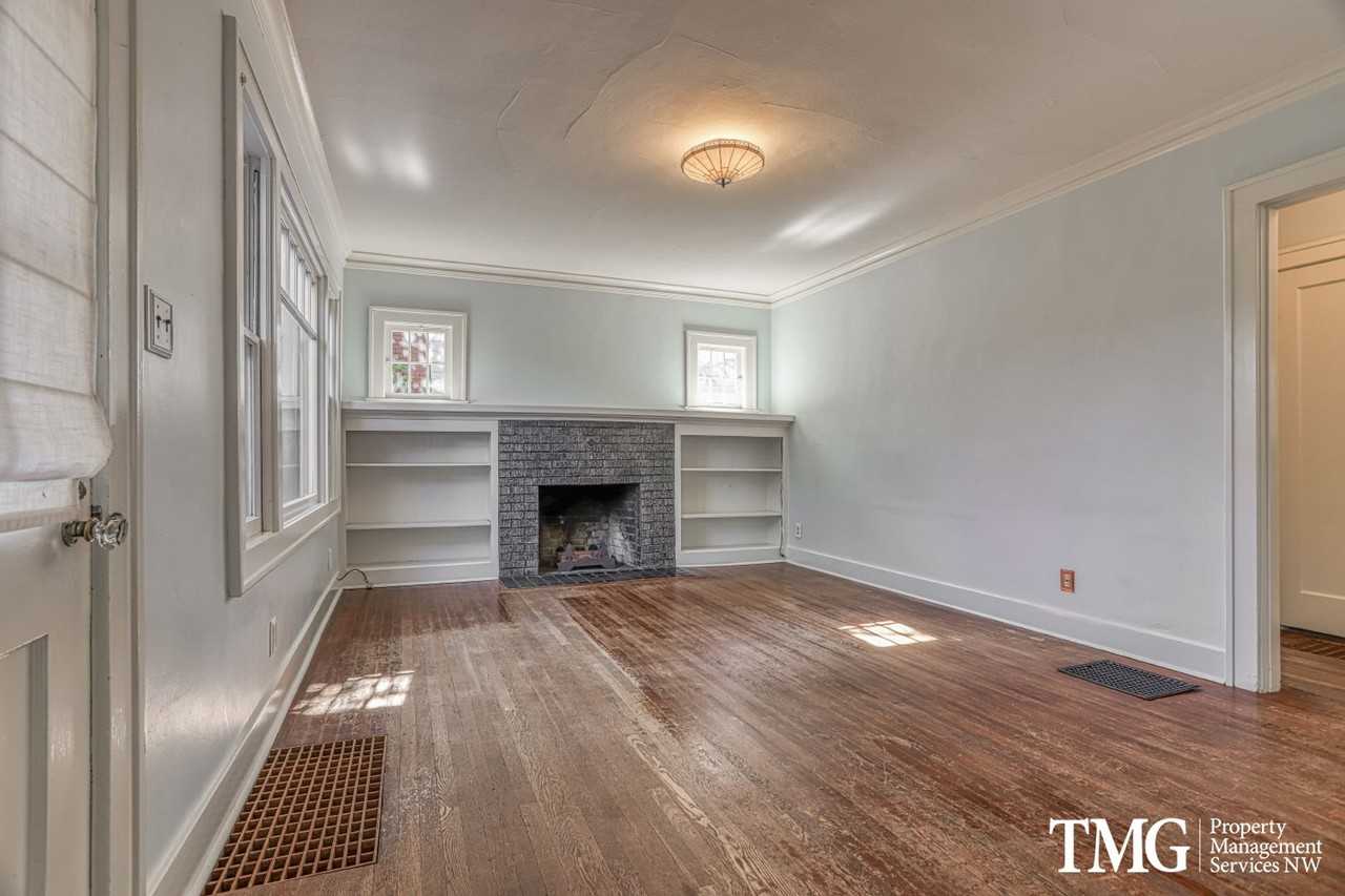 3106 N Watts St - Photo 6 of 33