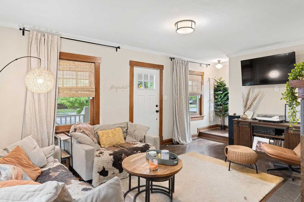 4465 Pennsylvania Ave - Photo 2 of 18