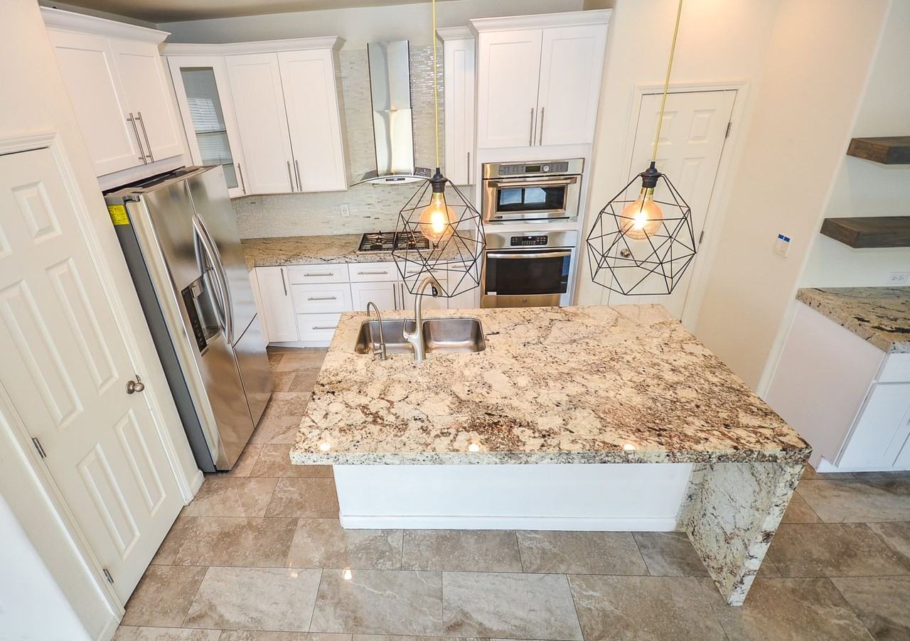 378 Badinerie St - Photo 2 of 24