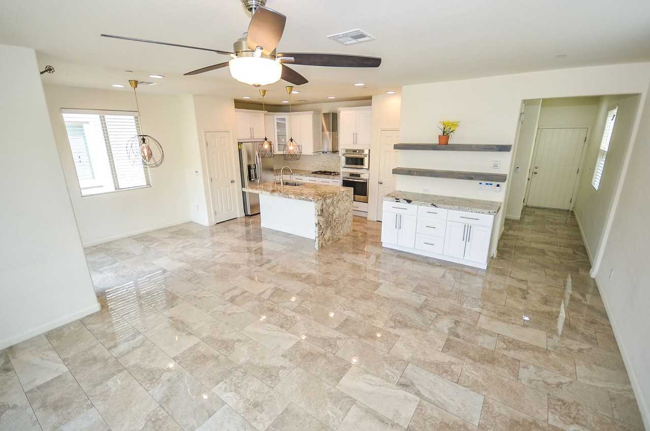 378 Badinerie St - Photo 3 of 24