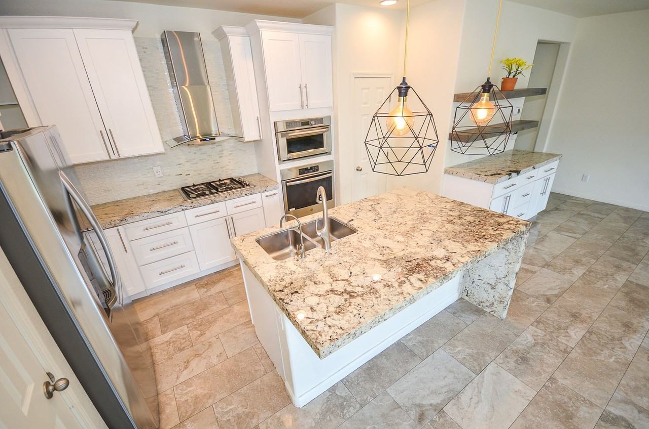 378 Badinerie St - Photo 4 of 24