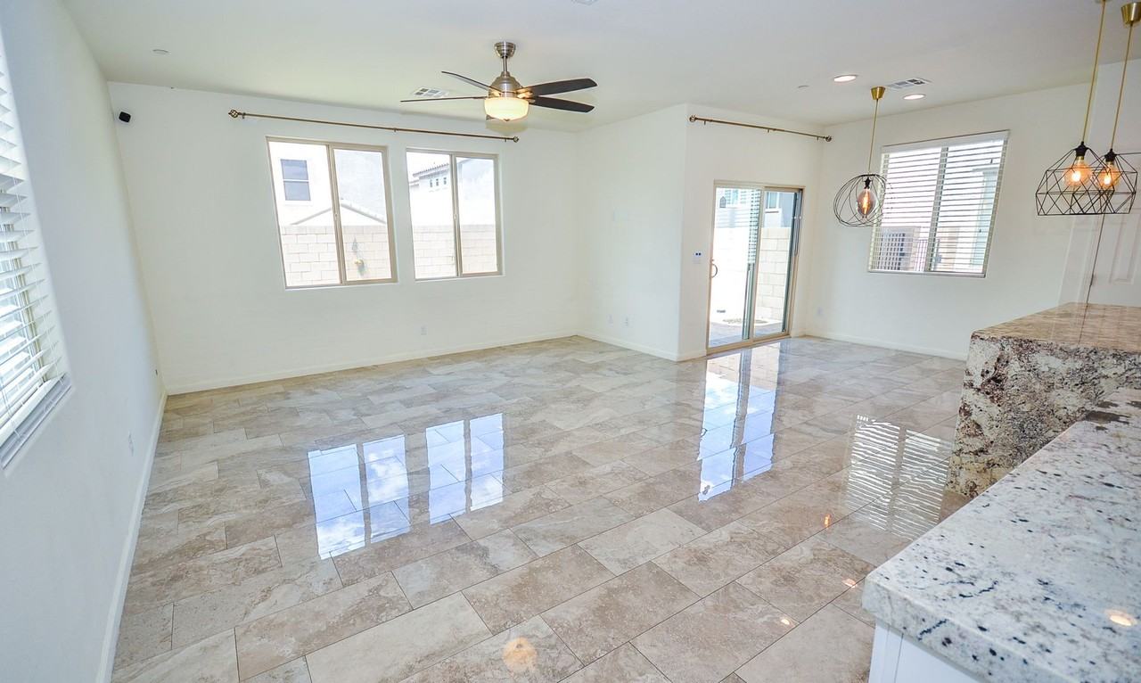 378 Badinerie St - Photo 5 of 24