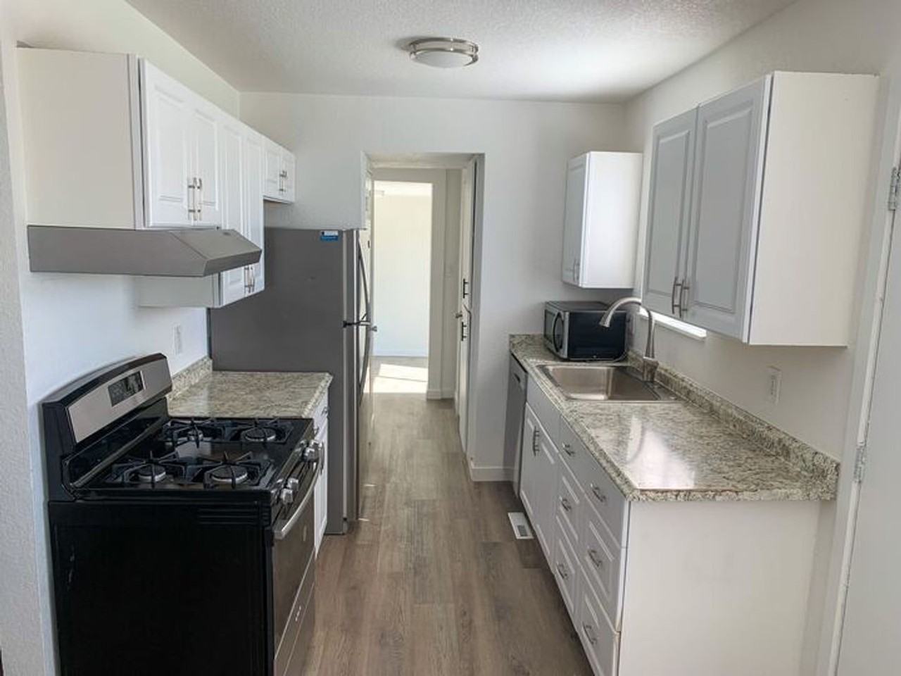 10720 Moore St - Photo 6 of 12