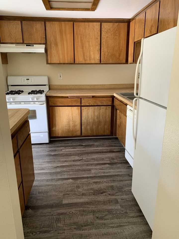 6655 Sunset Rd #G - Photo 4 of 10