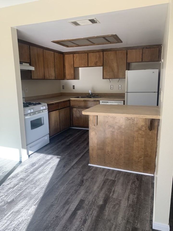 6655 Sunset Rd #G - Photo 6 of 10