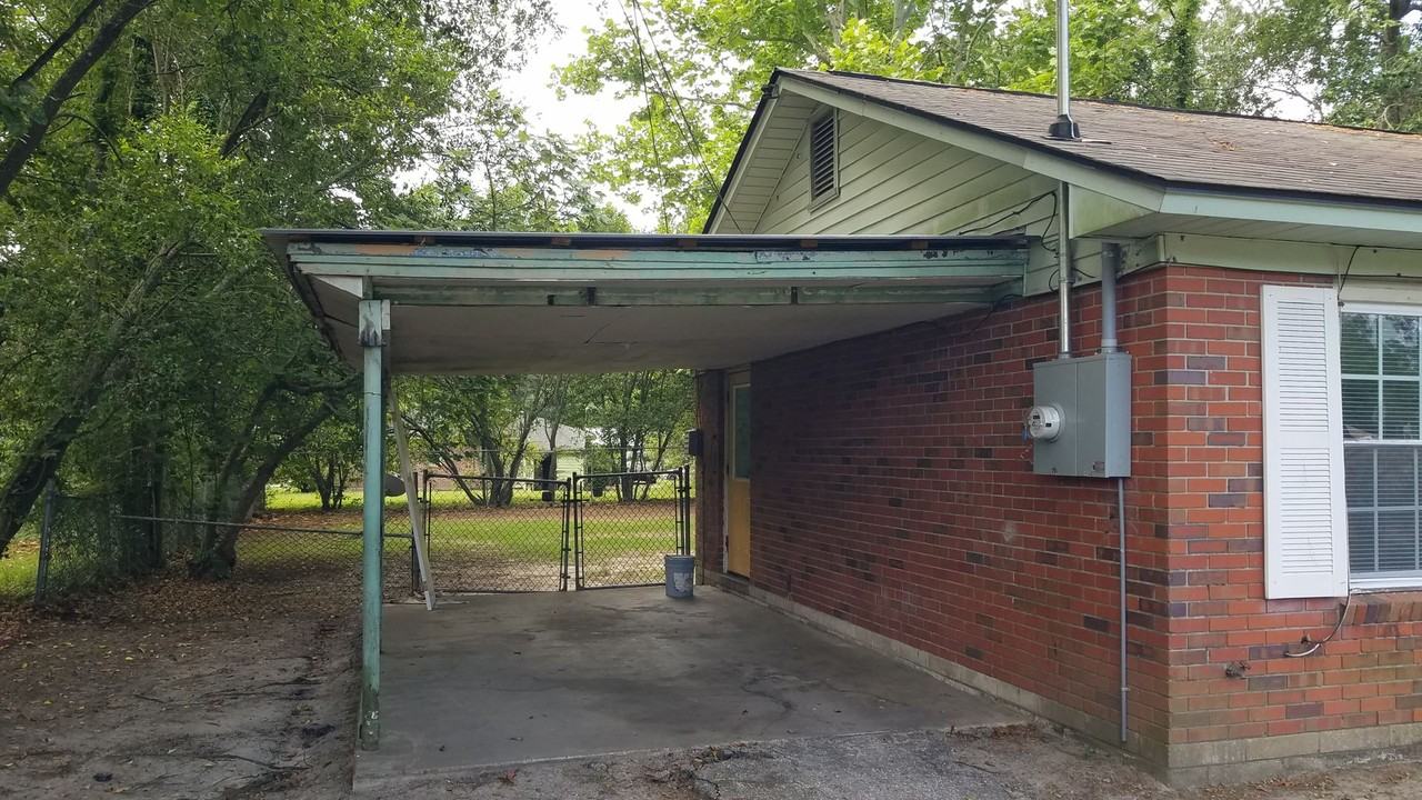 733 Woodlawn Dr - Photo 2 of 13