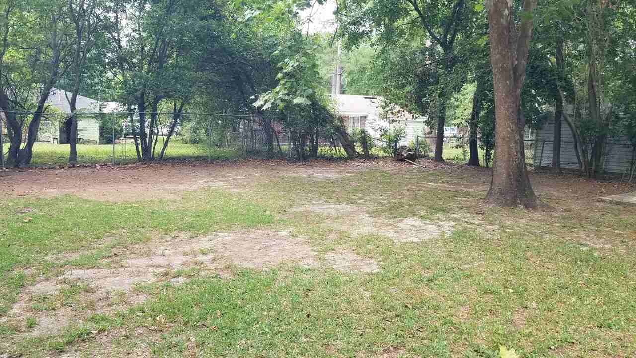 733 Woodlawn Dr - Photo 3 of 13