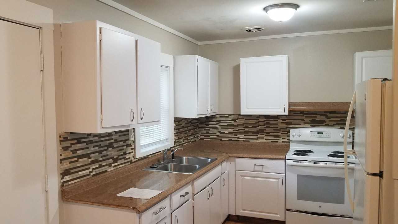 733 Woodlawn Dr - Photo 6 of 13