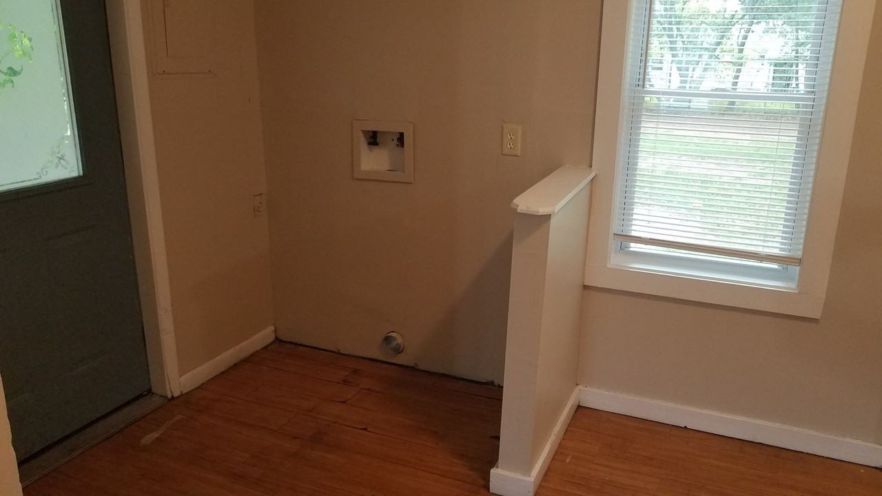 733 Woodlawn Dr - Photo 7 of 13