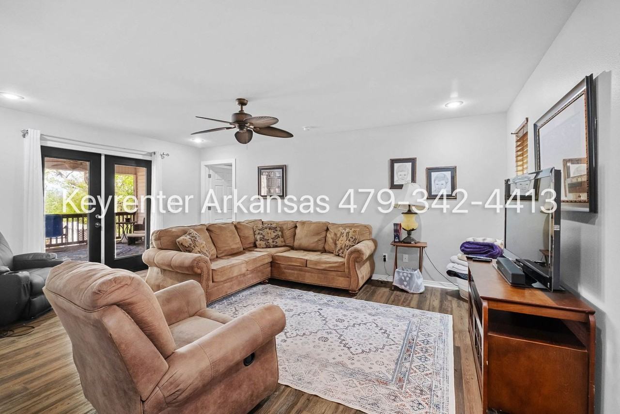 255 W Lawson St - Photo 5 of 25