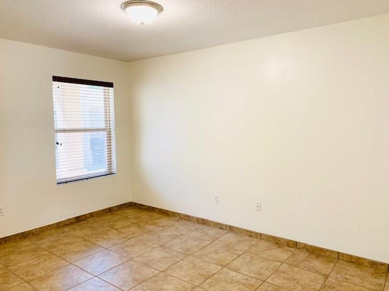 328 Via Vista St Se - Photo 4 of 8