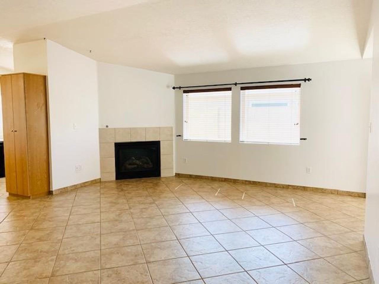 328 Via Vista St Se - Photo 7 of 8