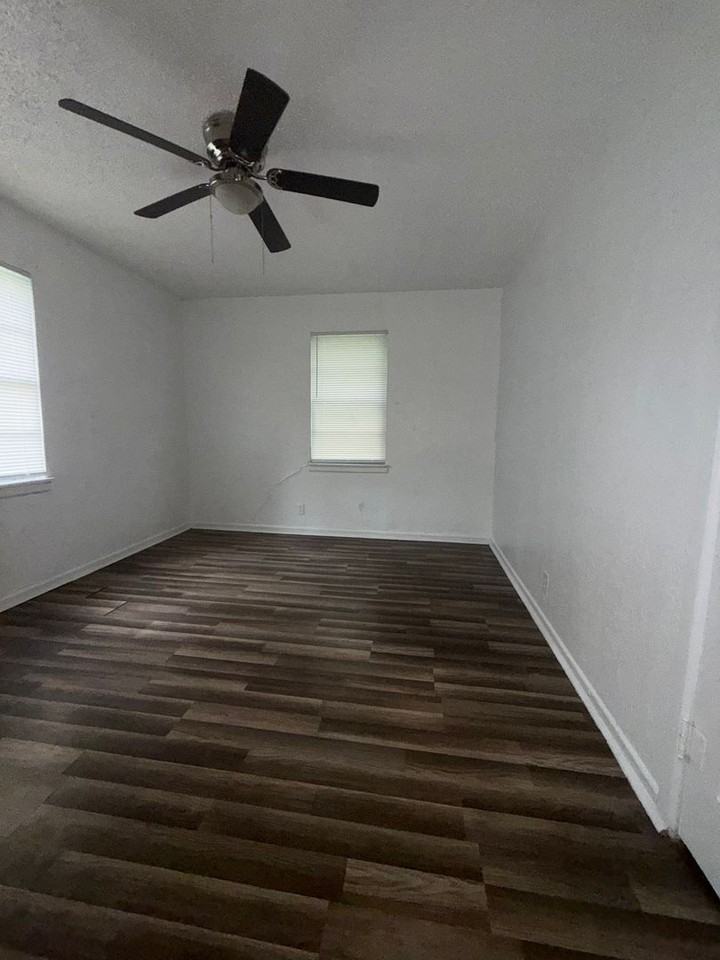 705 Sissom Rd - Photo 2 of 11