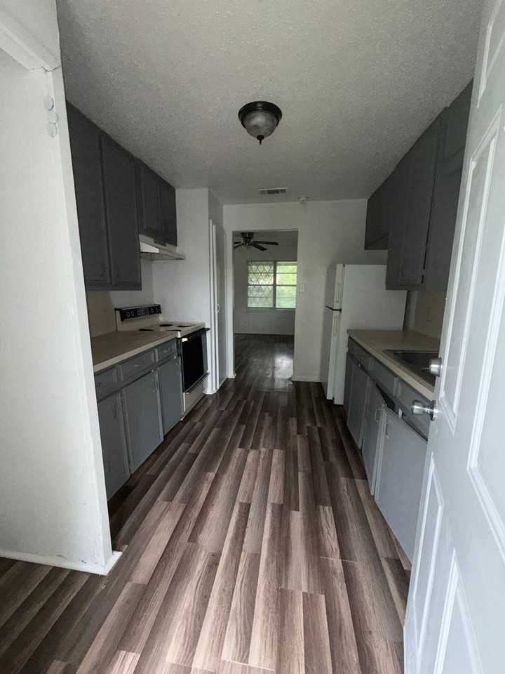 705 Sissom Rd - Photo 5 of 11