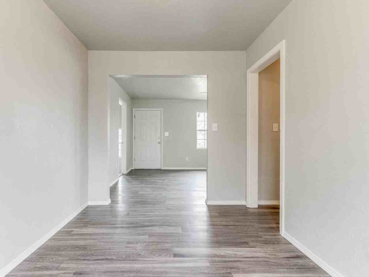 1716 Sw 18th St - Photo 2 of 36