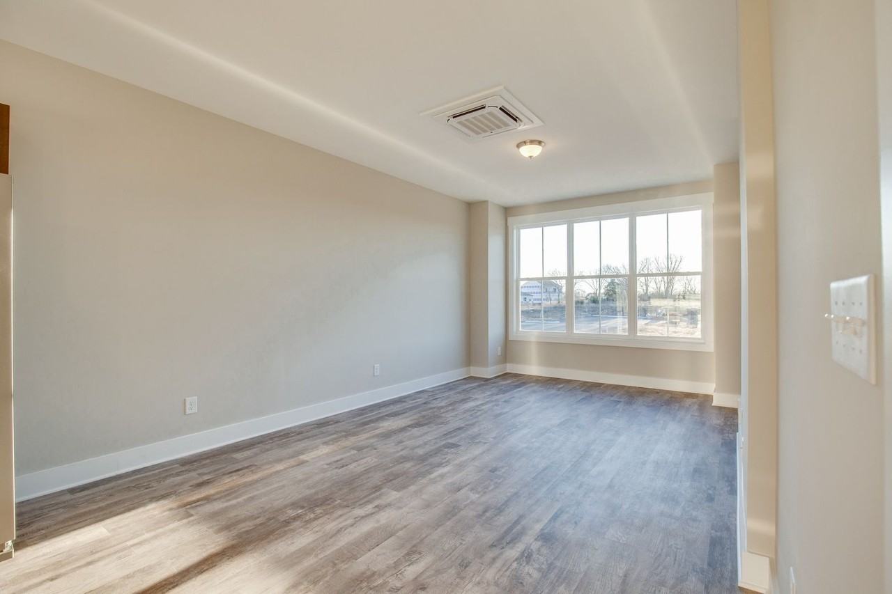 404 Harper Lndg - Photo 3 of 19