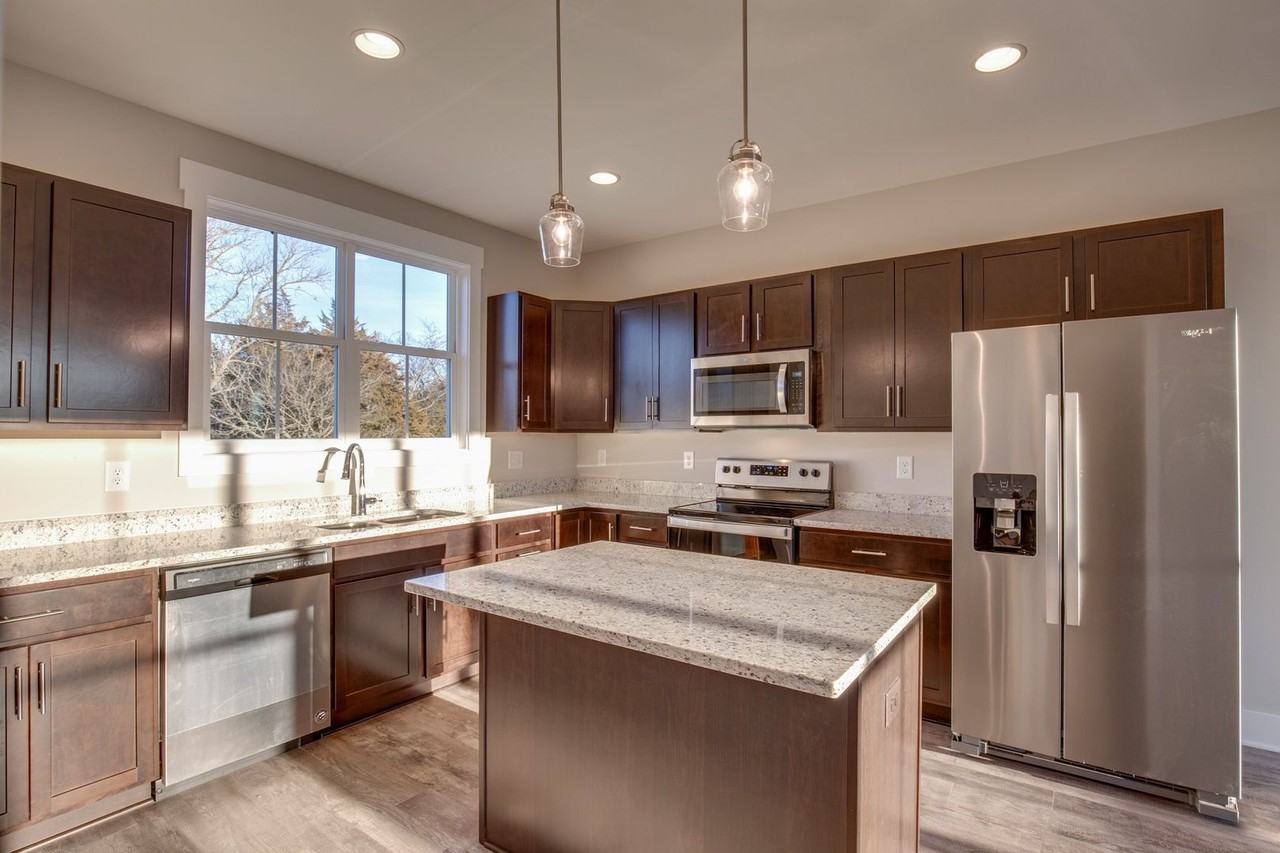 404 Harper Lndg - Photo 4 of 19