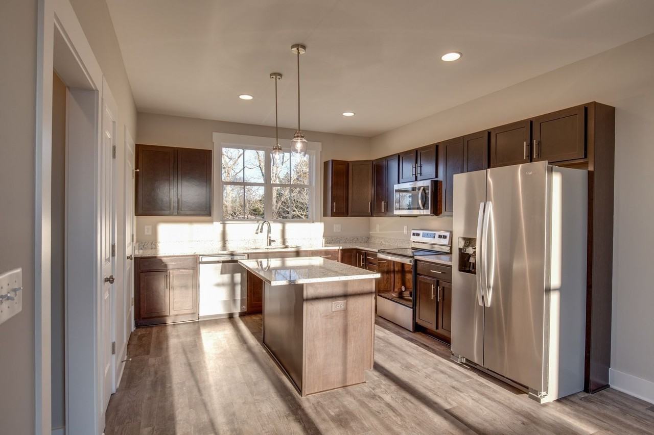 404 Harper Lndg - Photo 5 of 19