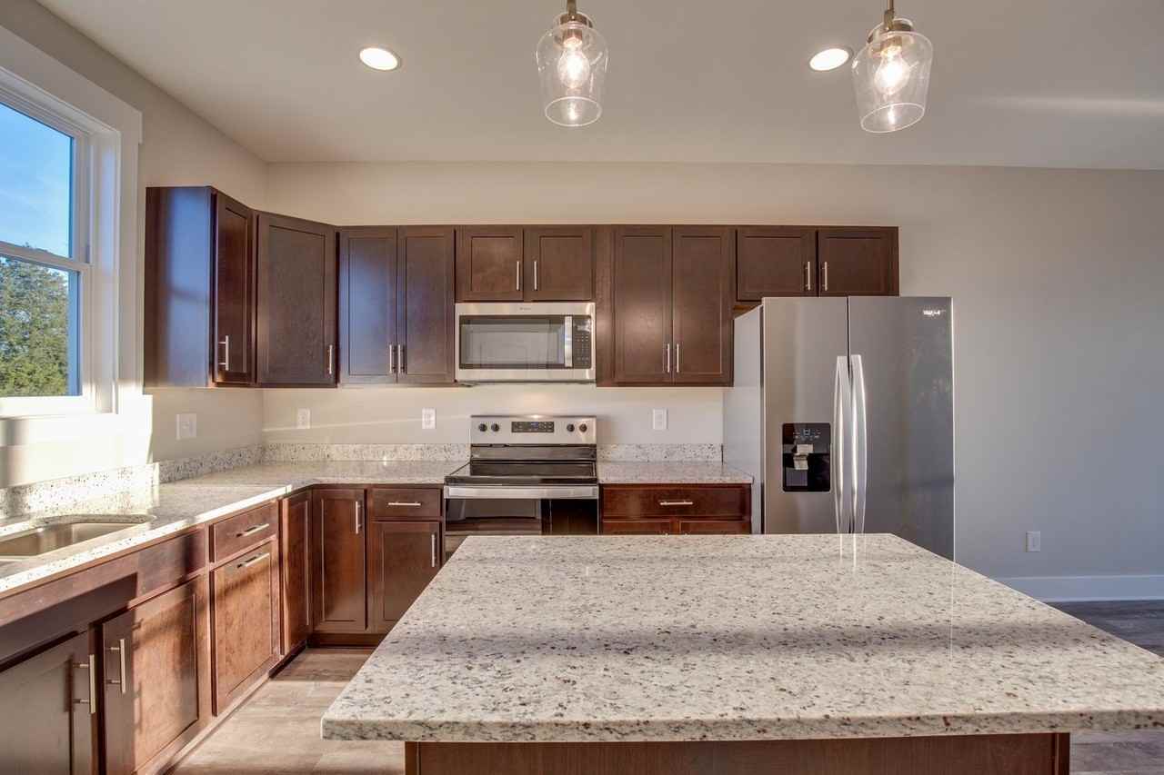 404 Harper Lndg - Photo 6 of 19