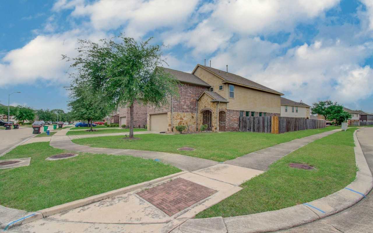 13851 Bonner Bluff Ln - Photo 3 of 45