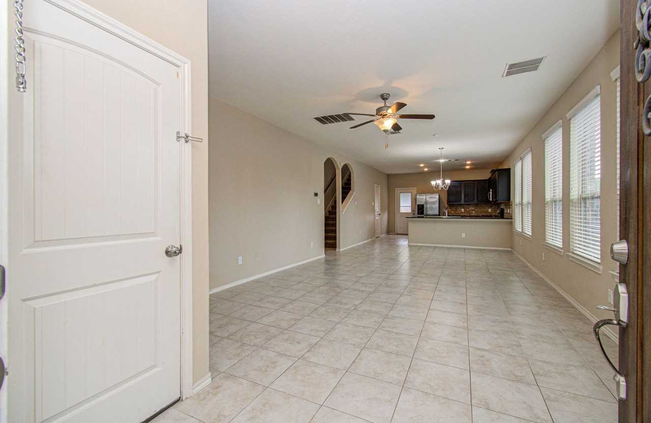 13851 Bonner Bluff Ln - Photo 4 of 45