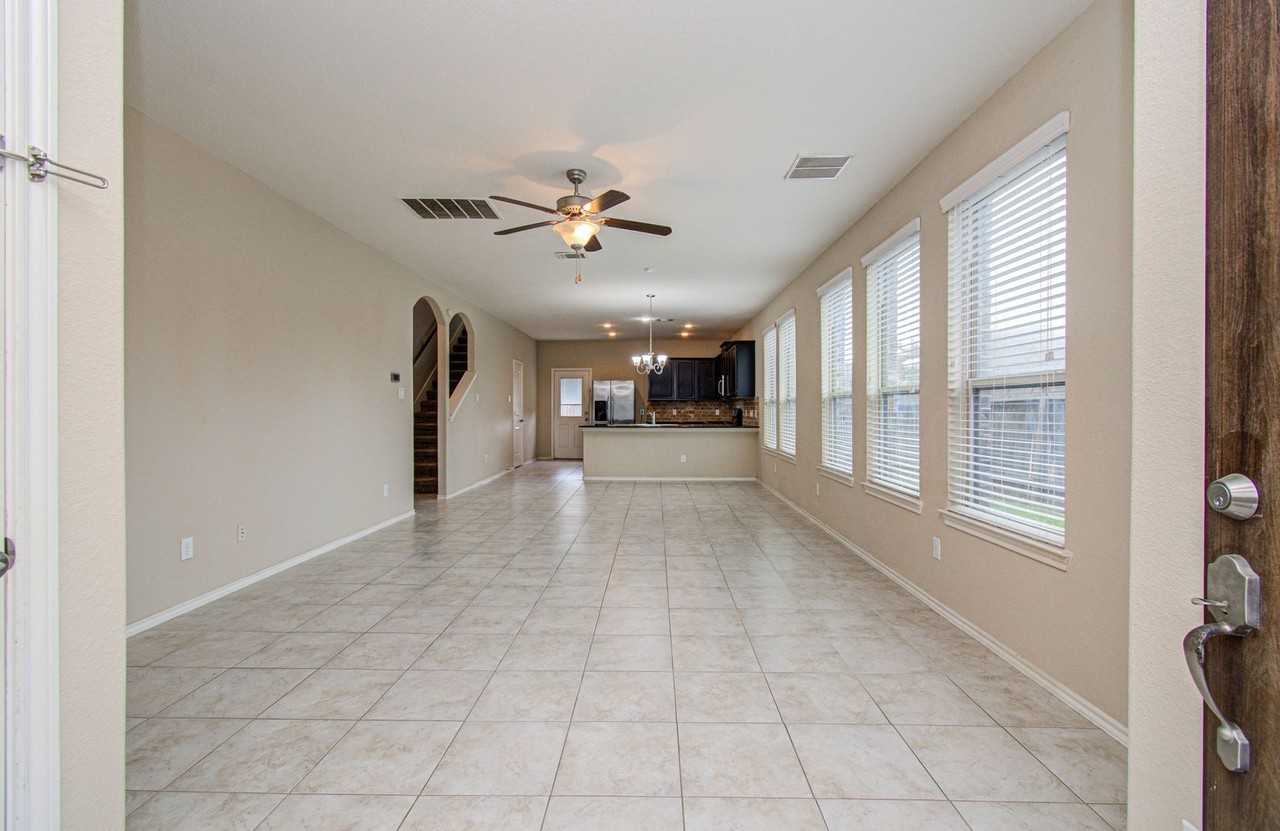 13851 Bonner Bluff Ln - Photo 5 of 45